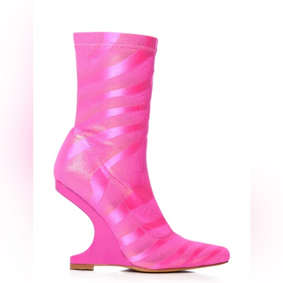 Azalea Wang Fuchsia Inverse Heel Bootie. - Picture 2 of 7